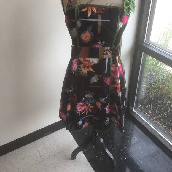 Gorgeous Vintage Dress! - Picture 4 of 7